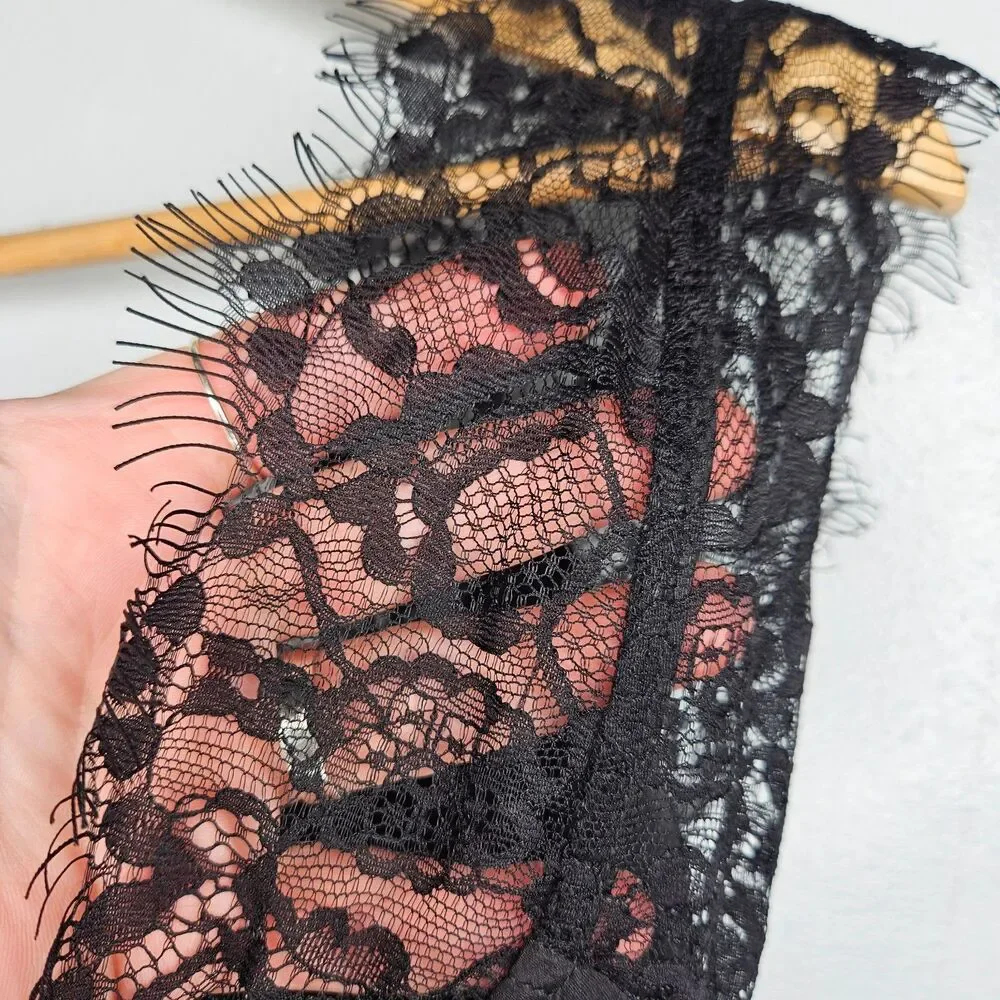 Elegant Black Lace Trim Tank Top - Picture 4 of 9
